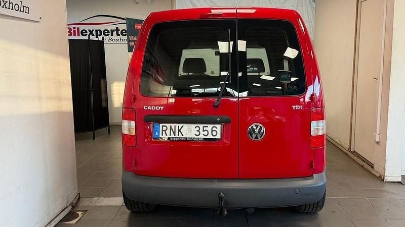 Begagnad VW Caddy 105 HK (77 kW) 2009 Röd Minibuss