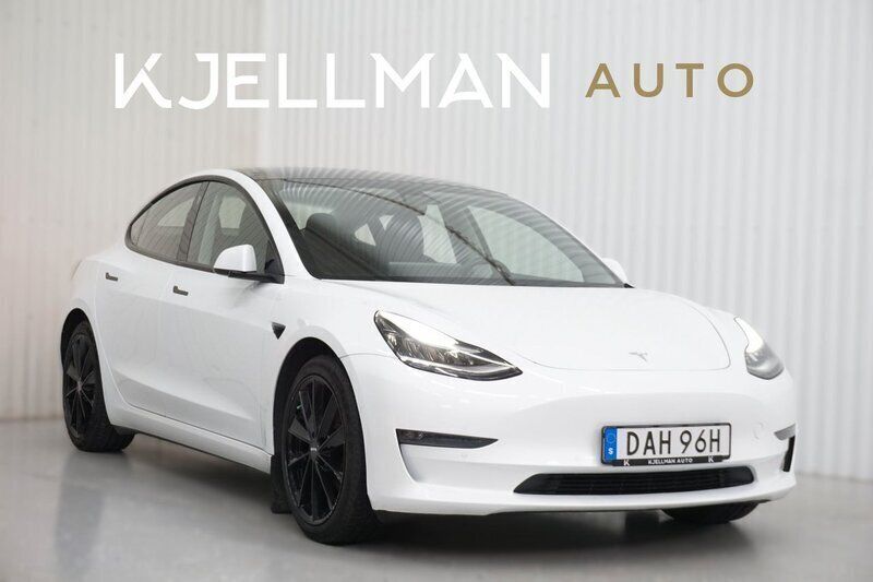 Vit Begagnad 2021 Tesla Model 3 Long Range Sedan | 264 900 kr (Bra pris) - Bild 1/4