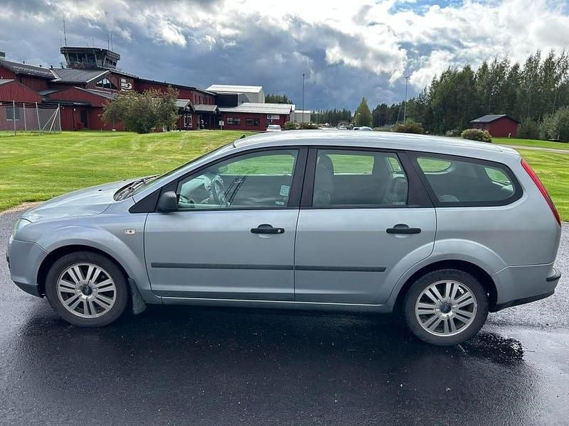 Begagnad Ford Focus 125 HK (91 kW) 2005 Kombi