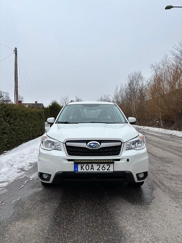 Begagnad Subaru Forester 150 HK (110 kW) 2015 Pärlnyans SUV