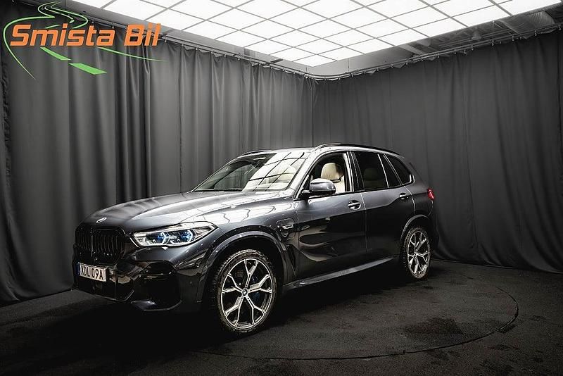 Grå Begagnad 2021 BMW X5 M Sport SUV | 499 700 kr (Bra pris) - Bild 1/3