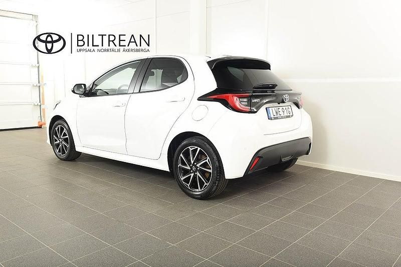 Begagnad Toyota Yaris Hybrid Active 116 HK (85 kW) 2023 Vit Halvkombi