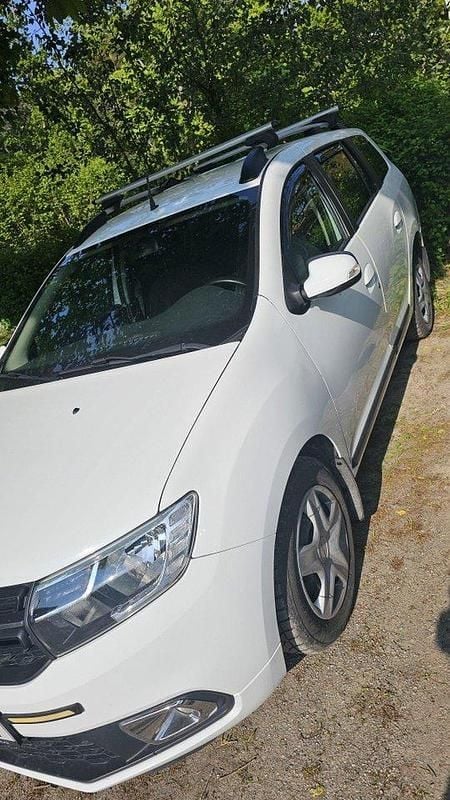 Vit Begagnad 2017 Dacia Logan MCV Kombi | 71 000 kr - Bild 1/4