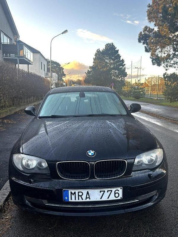 Begagnad 2011 BMW 116 Comfort Edition Halvkombi | 49 000 kr (Marknadspris) - Bild 1/4