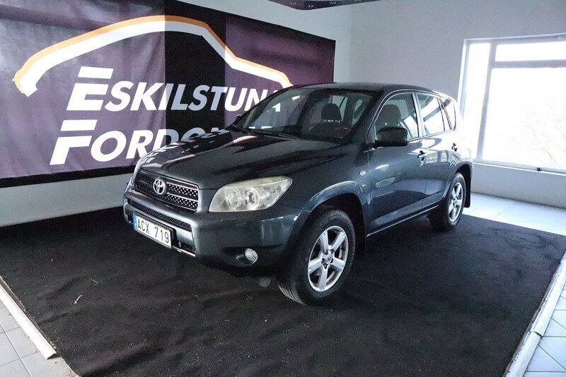 Mörkgrå Begagnad 2006 Toyota RAV4 SUV | 82 900 kr (Marknadspris) - Bild 1/4