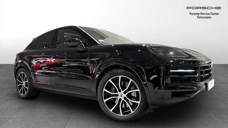 Svart Begagnad 2025 Porsche Cayenne E-Hybrid Coupe Sportkupé | 1 245 000 kr - Bild 1/4