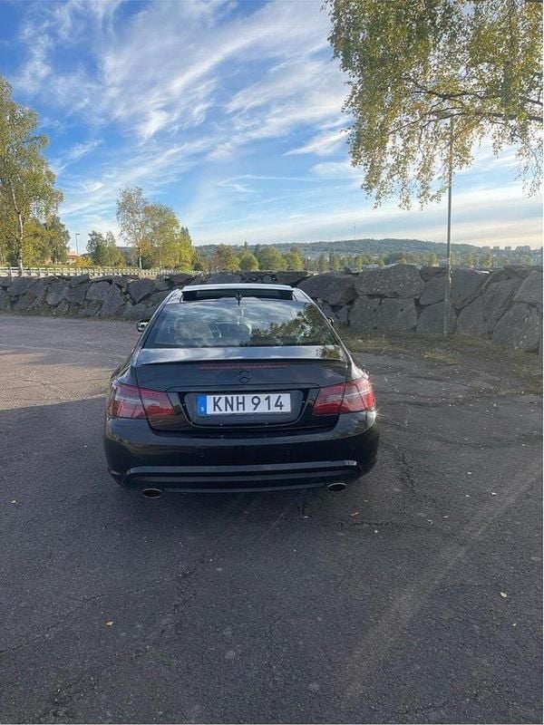 Svart Begagnad 2010 Mercedes E350 Sportkupé | 165 000 kr (Dyr) - Bild 1/4