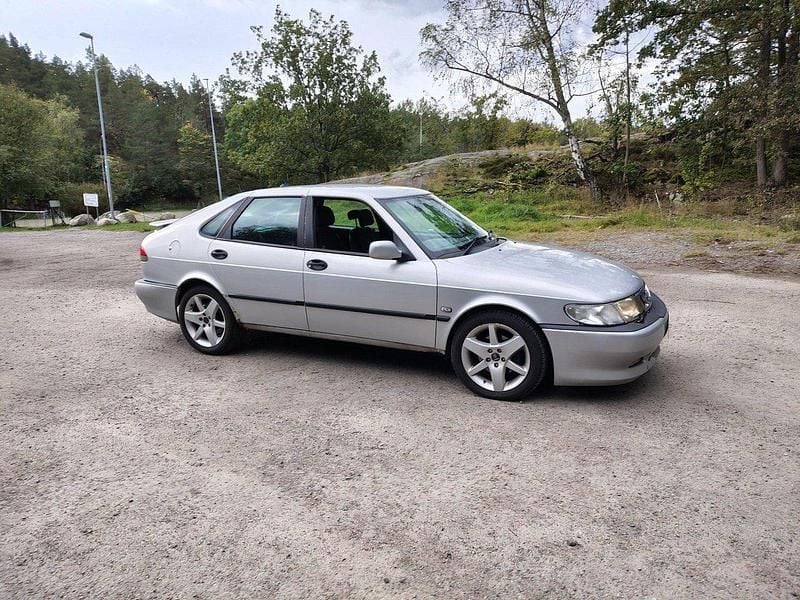 Silver Begagnad 2002 Saab 9-3 Halvkombi | 15 000 kr - Bild 1/4