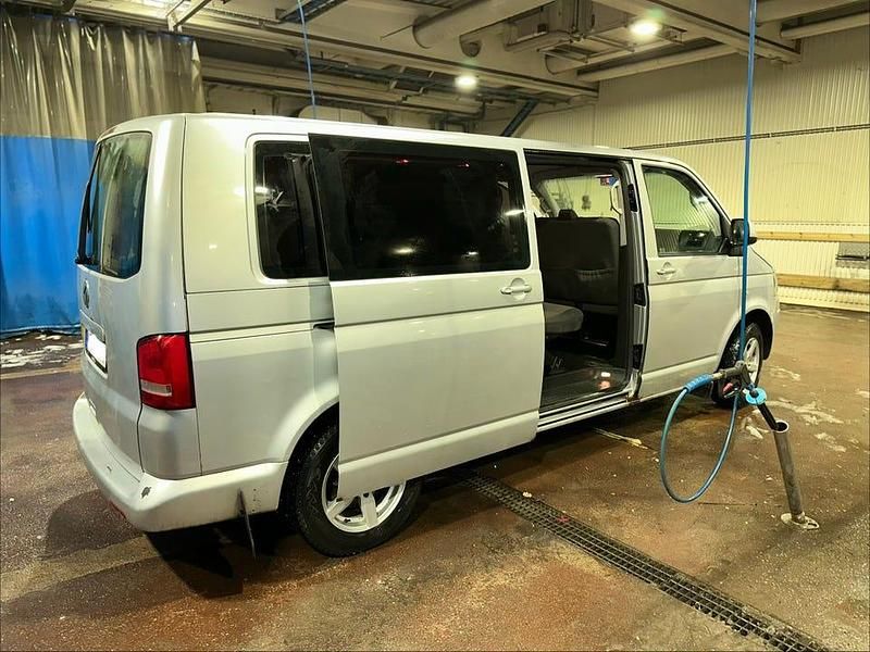 Begagnad VW Caravelle 140 HK (102 kW) 2011 Silver Minibuss