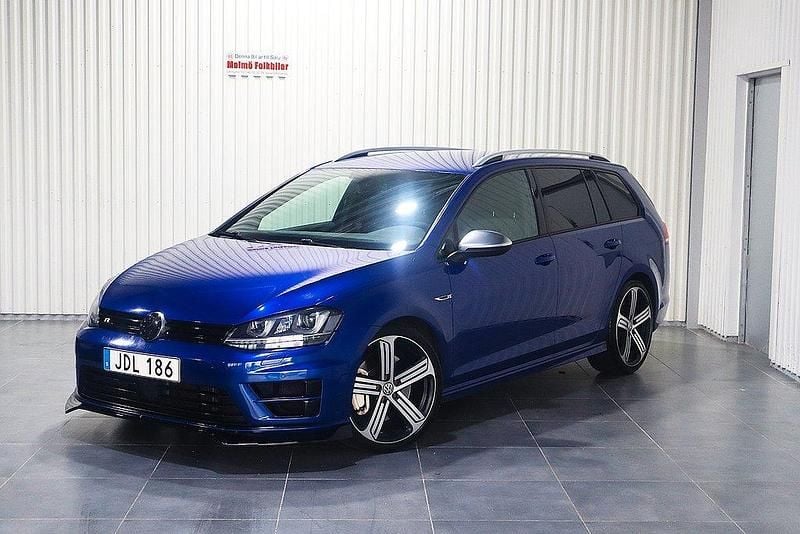 Blå Begagnad 2016 VW Golf VII R Kombi | 209 900 kr (Marknadspris) - Bild 1/4