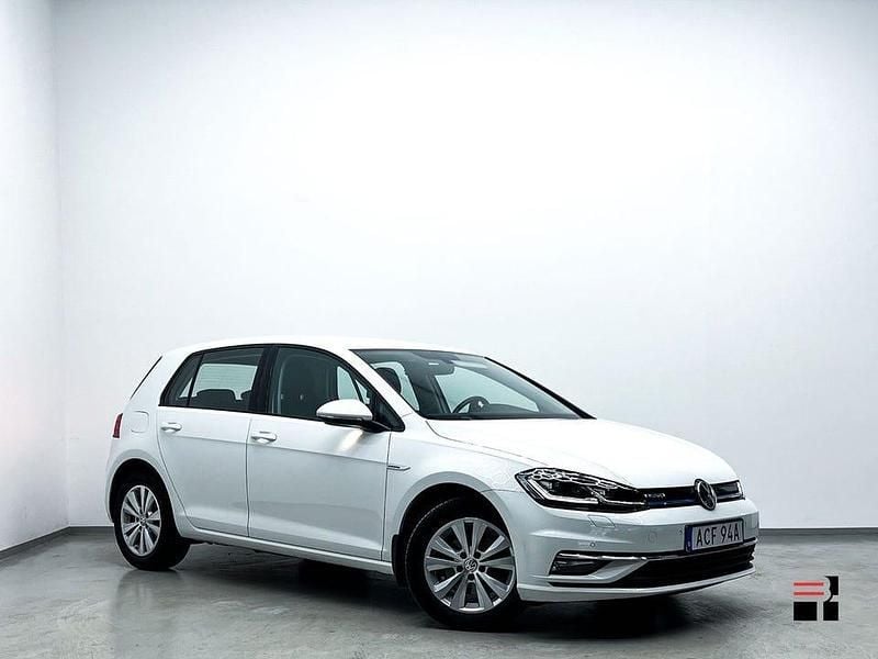 Begagnad VW Golf VIII 110 HK (80 kW) 2020 Vit Halvkombi