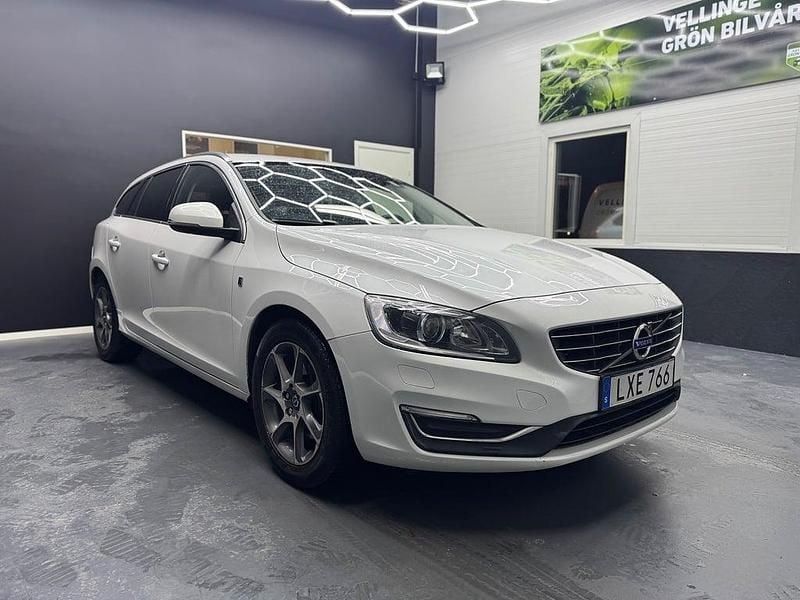 Begagnad Volvo V60 Ocean Race 190 HK (139 kW) 2015 Vit Kombi