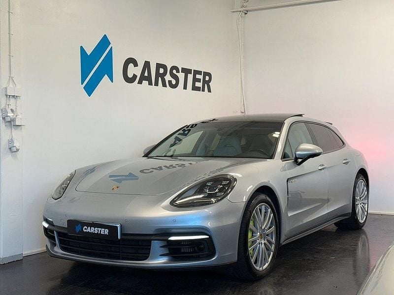 Silver Begagnad 2018 Porsche Panamera 4 Sport Sedan | 599 900 kr (Marknadspris) - Bild 1/4