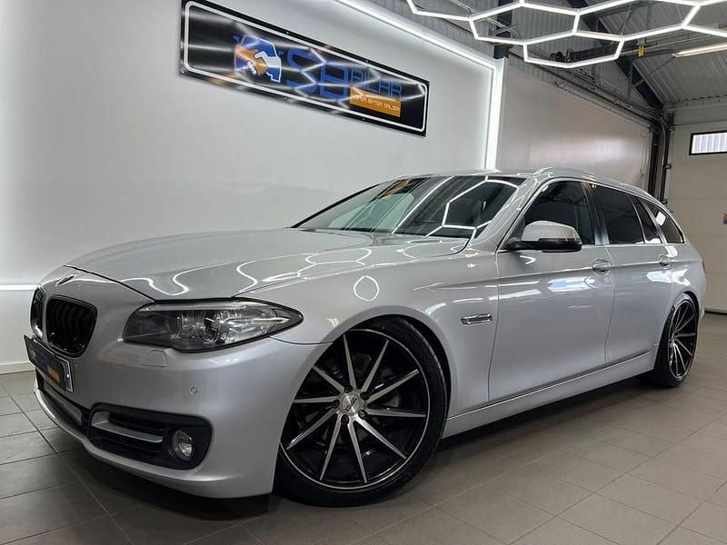 Silver Begagnad 2015 BMW 520 Kombi | 134 900 kr (Marknadspris) - Bild 1/4