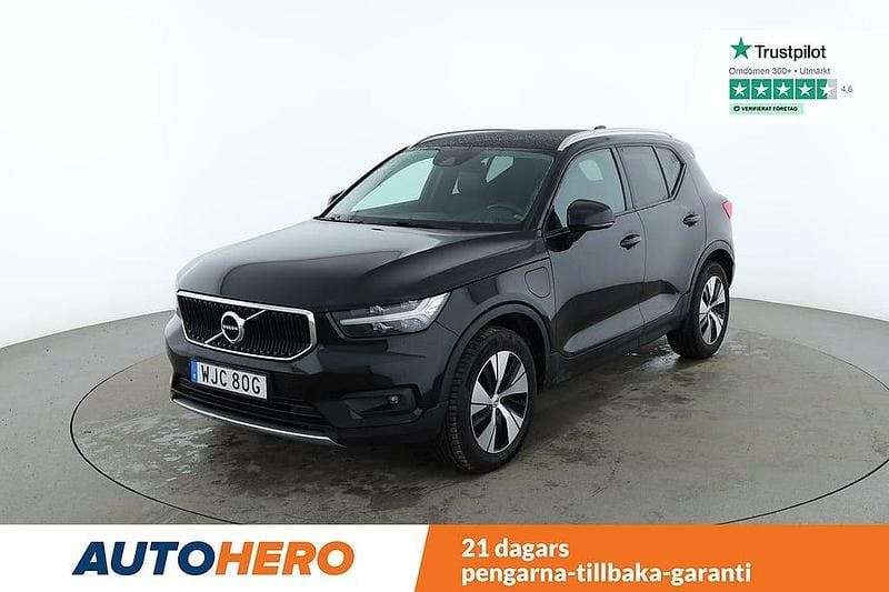 Svart Begagnad 2020 Volvo XC40 Momentum SUV | 305 000 kr (Bra pris) - Bild 1/4