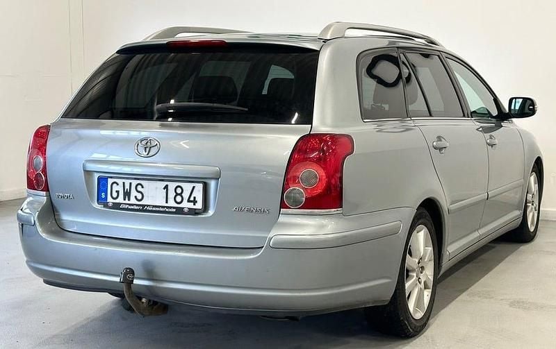 Begagnad Toyota Avensis 147 HK (108 kW) 2008 Grå Kombi