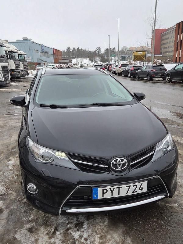 Begagnad Toyota Auris Touring Sports Multidrive S 132 HK (97 kW) 2015 Kombi