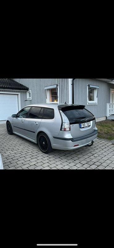 Grå Begagnad 2007 Saab 9-3 Kombi | 35 000 kr (Marknadspris) - Bild 1/4