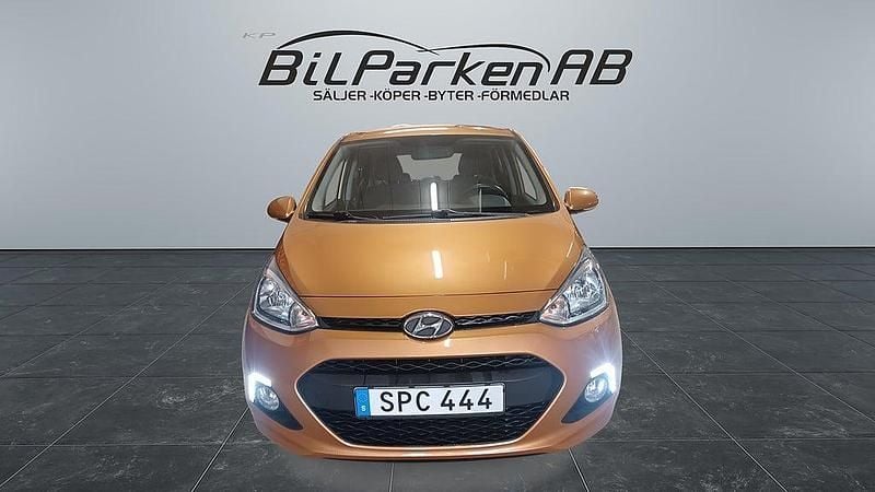 Begagnad Hyundai i10 Premium 87 HK (63 kW) 2014 Orange Halvkombi
