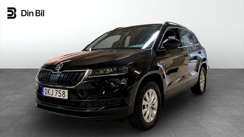 Svart Begagnad 2018 Skoda Karoq SUV | 219 900 kr (Marknadspris) - Bild 1/4