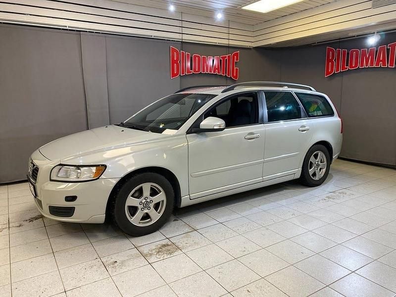 Vit Begagnad 2011 Volvo V50 Kombi | 39 900 kr (Bra pris) - Bild 1/4