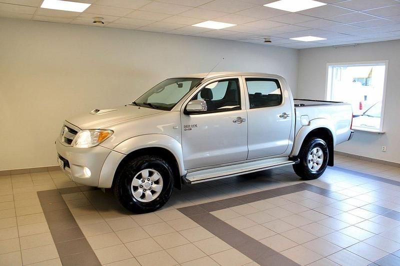 Silver Begagnad 2008 Toyota HiLux Pickup | 149 900 kr (Bra pris) - Bild 1/4