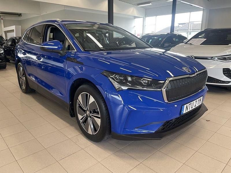 Blå (energy blue) Begagnad 2022 Skoda Enyaq iV SUV | 359 900 kr (Superpris) - Bild 1/4