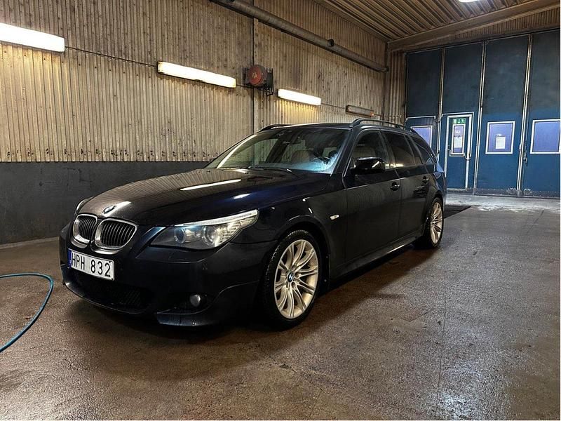 Svart Begagnad 2009 BMW 525 M Sport Kombi | 75 000 kr (Lite dyr) - Bild 1/4