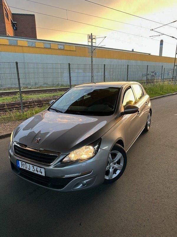 Grå Begagnad 2014 Peugeot 308 Active Halvkombi | 60 000 kr (Bra pris) - Bild 1/4