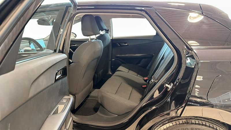 Begagnad MG MG4 EV 125 kW (170 HK) 2024 Svart Halvkombi