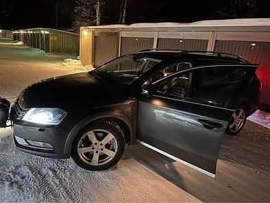 Brun Begagnad 2015 VW Passat Alltrack Kombi | 79 900 kr (Superpris) - Bild 1/4