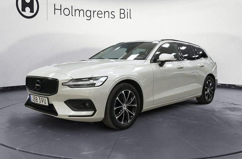 Begagnad Volvo V60 Momentum 190 HK (139 kW) 2020 Vit Kombi