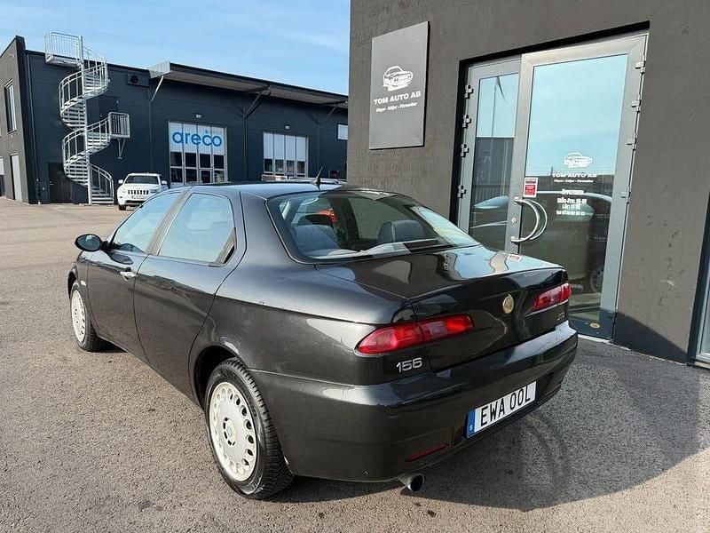 Begagnad Alfa Romeo 156 116 HK (85 kW) 2004 Svart Sedan