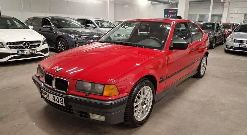 Begagnad BMW 316 Compact 102 HK (75 kW) 1996 Röd Halvkombi