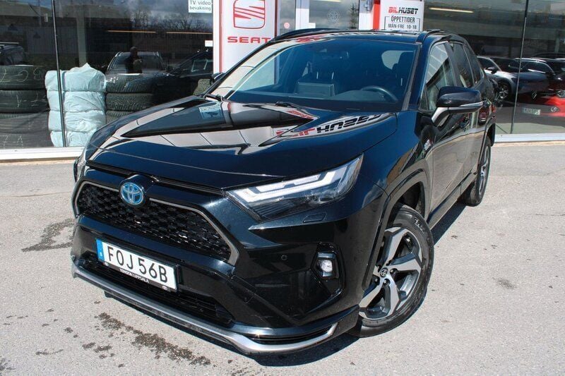 Svart Begagnad 2022 Toyota RAV4 Hybrid Edition SUV | 369 900 kr (Bra pris) - Bild 1/4