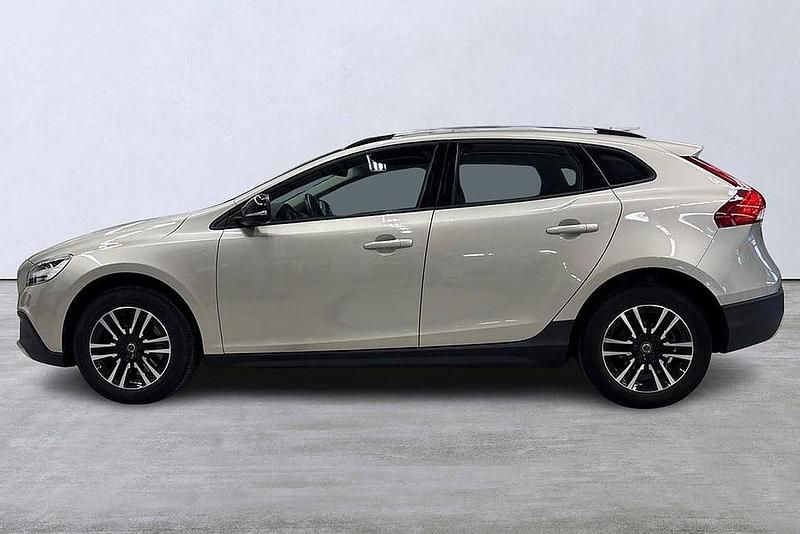 Begagnad Volvo V40 Business Edition 120 HK (88 kW) 2016 Ljusbrun Halvkombi