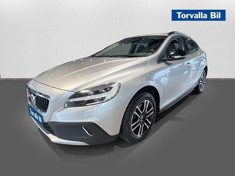 Silver Begagnad 2017 Volvo V40 CC Momentum Kombi | 159 900 kr (Marknadspris) - Bild 1/4