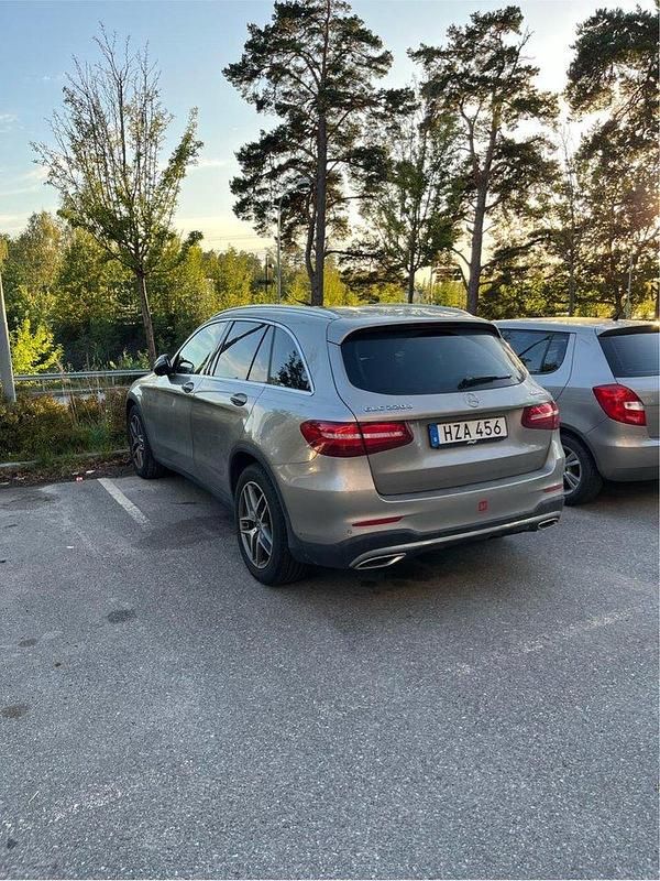 Silver Begagnad 2019 Mercedes GLC220 SUV | 305 000 kr (Lite dyr) - Bild 1/4
