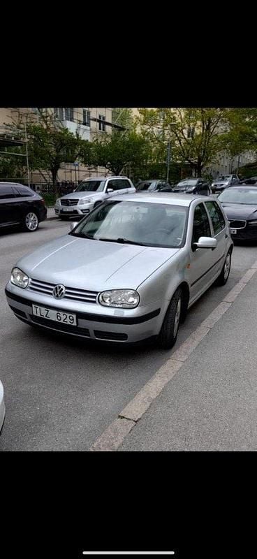 Silver Begagnad 2003 VW Golf IV Basis Halvkombi | 15 900 kr (Bra pris) - Bild 1/4