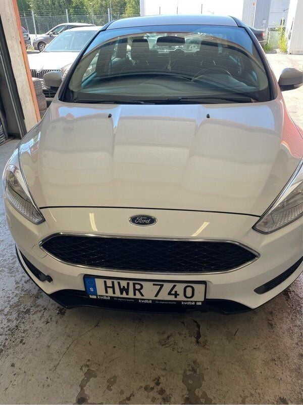 Vit Begagnad 2016 Ford Focus Trend Halvkombi | 50 000 kr (Bra pris) - Bild 1/4