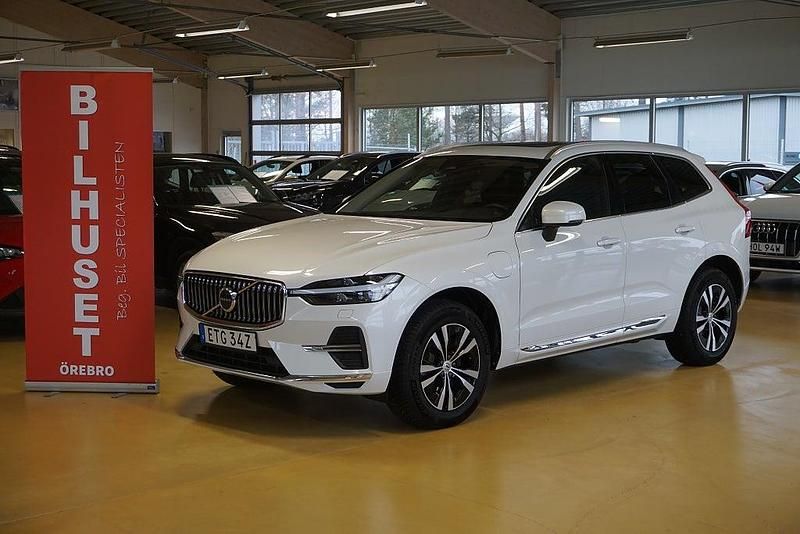 Vit Begagnad 2023 Volvo XC60 Core SUV | 459 000 kr (Marknadspris) - Bild 1/4