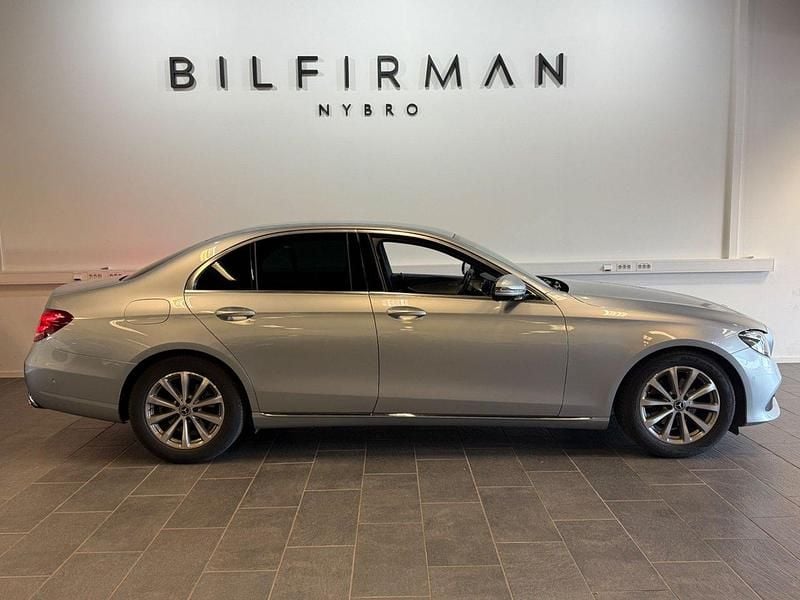 Silver Begagnad 2018 Mercedes E220 Avantgarde Sedan | 269 900 kr (Bra pris) - Bild 1/4