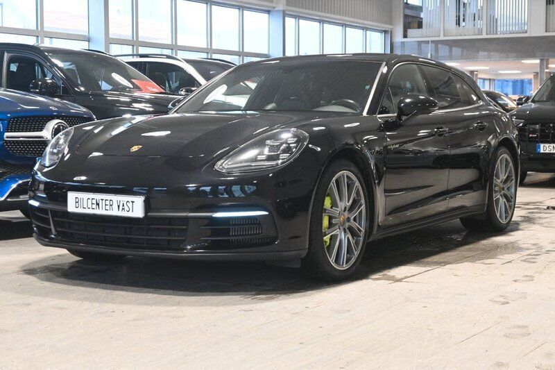 Svart Begagnad 2018 Porsche Panamera 4 Sport Turismo Sedan | 599 000 kr (Marknadspris) - Bild 1/4