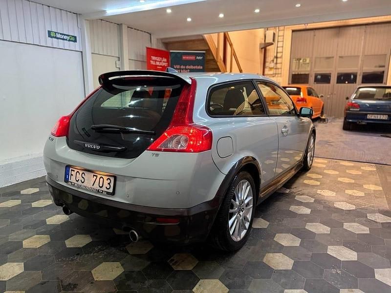 Begagnad Volvo C30 Momentum 220 HK (161 kW) 2006 Vit Halvkombi