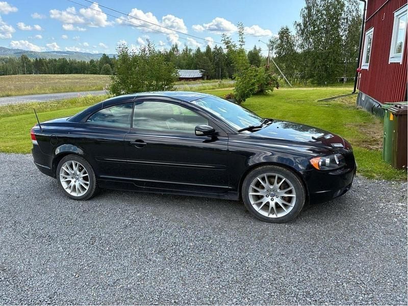 Svart Begagnad 2006 Volvo C70 Summum Cab | 115 000 kr (Marknadspris) - Bild 1/3