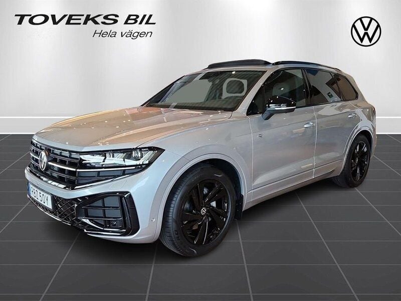 Silver (oyster silver metallic) Ny 2025 VW Touareg R-line SUV | 969 500 kr (Marknadspris) - Bild 1/4