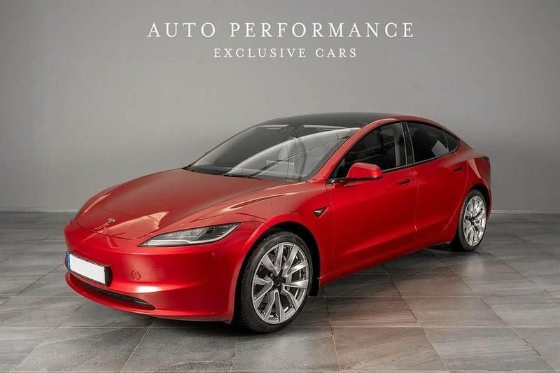 Begagnad Tesla Model 3 Long Range AWD 366 kW (498 HK) 2024 Röd Sedan