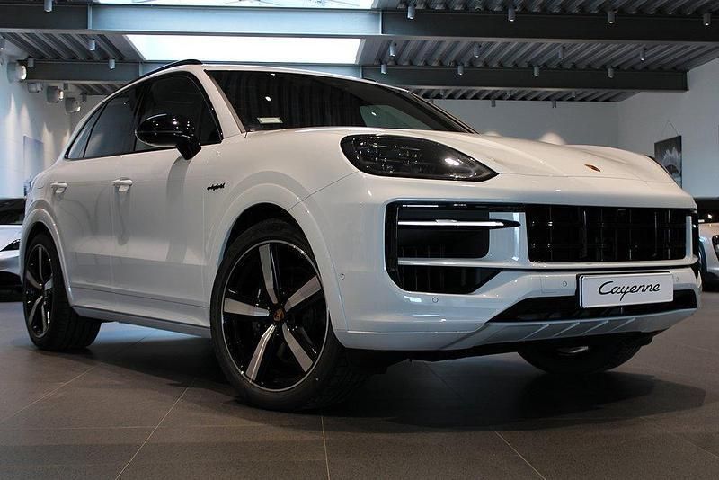 Vit Ny 2024 Porsche Cayenne SUV | 1 425 000 kr (Marknadspris) - Bild 1/4