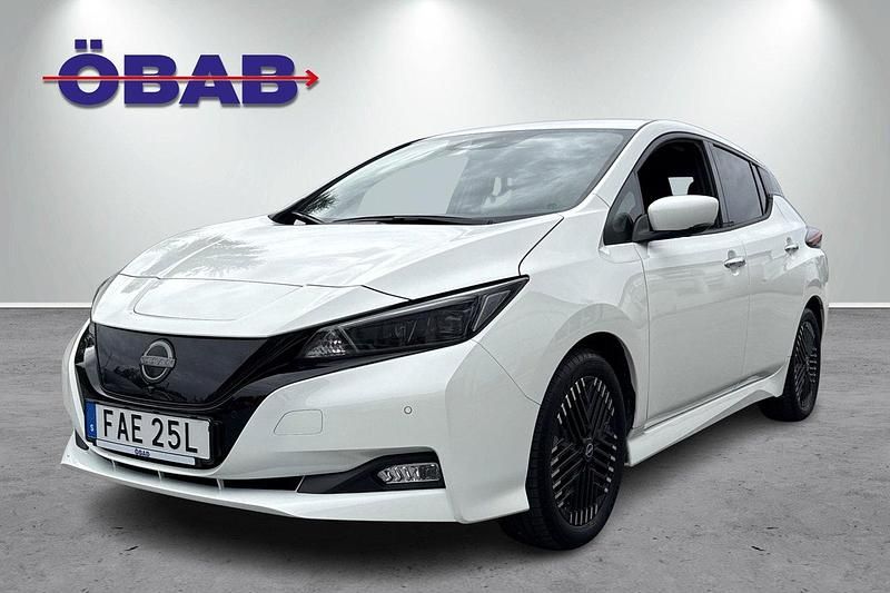 Vit Begagnad 2022 Nissan Leaf N-Connecta Halvkombi | 199 800 kr (Superpris) - Bild 1/4