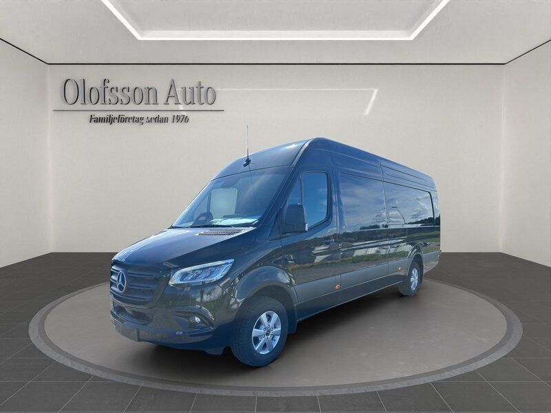 Svart ( obsidiansvart metallic) Ny 2025 Mercedes Sprinter Van | 933 338 kr - Bild 1/4
